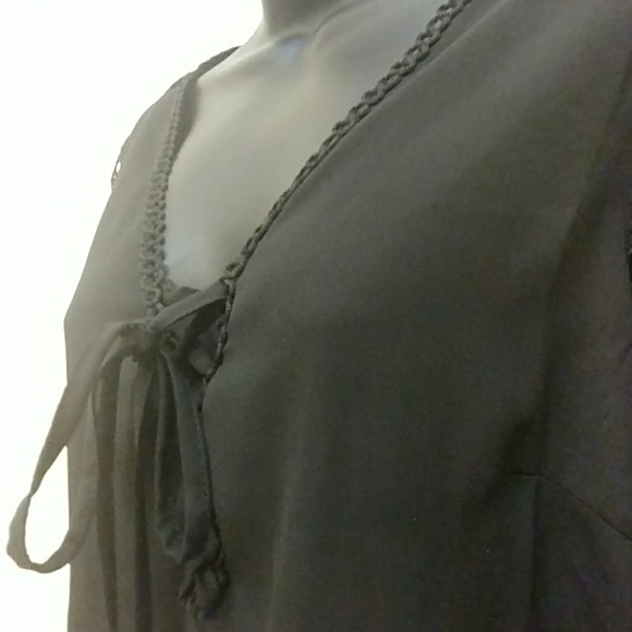 Venus Lace Sleeve Top - Picture 4 of 8